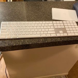 Apple magic wireless keyboard